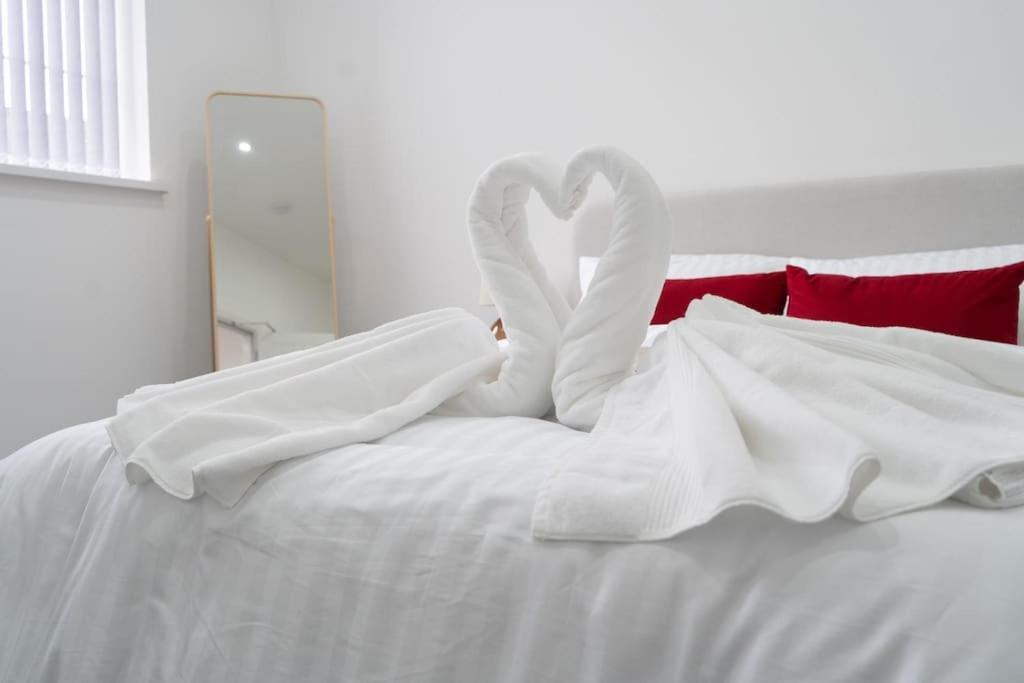 Stylish 1 Bed In Newly Refurbished Building W/ Parking & Wi-fi