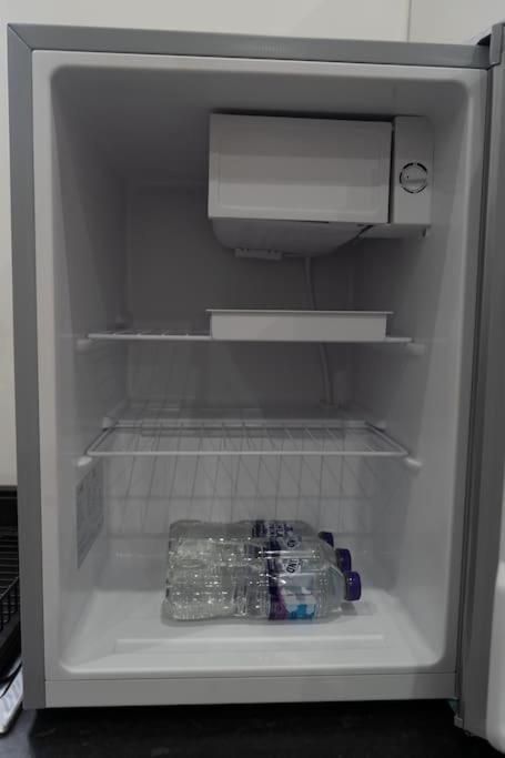 Stylish 1 Bed In Newly Refurbished Building W/ Parking & Wi-fi Apartment *