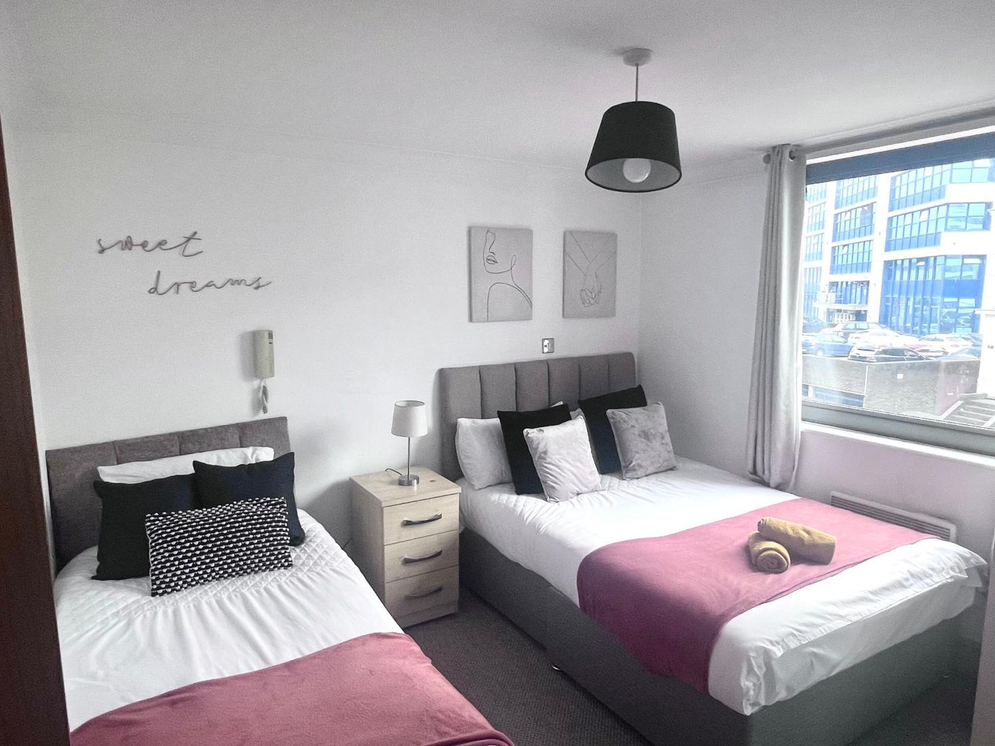 Broad Street - Balcony 1 Bedroom *