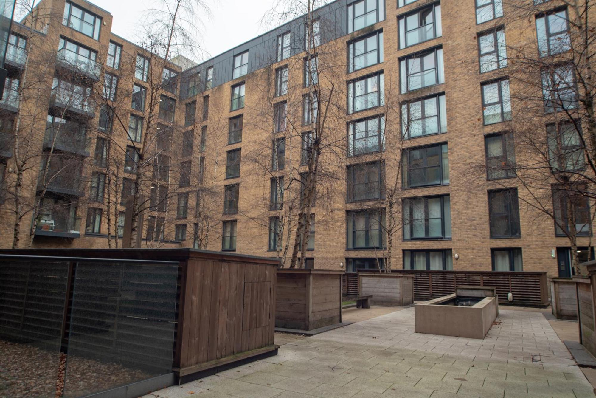 Discover Comfort And Style - Your Elegant Offers A 2-bedroom Haven With Free Secure Parking And Coffee!