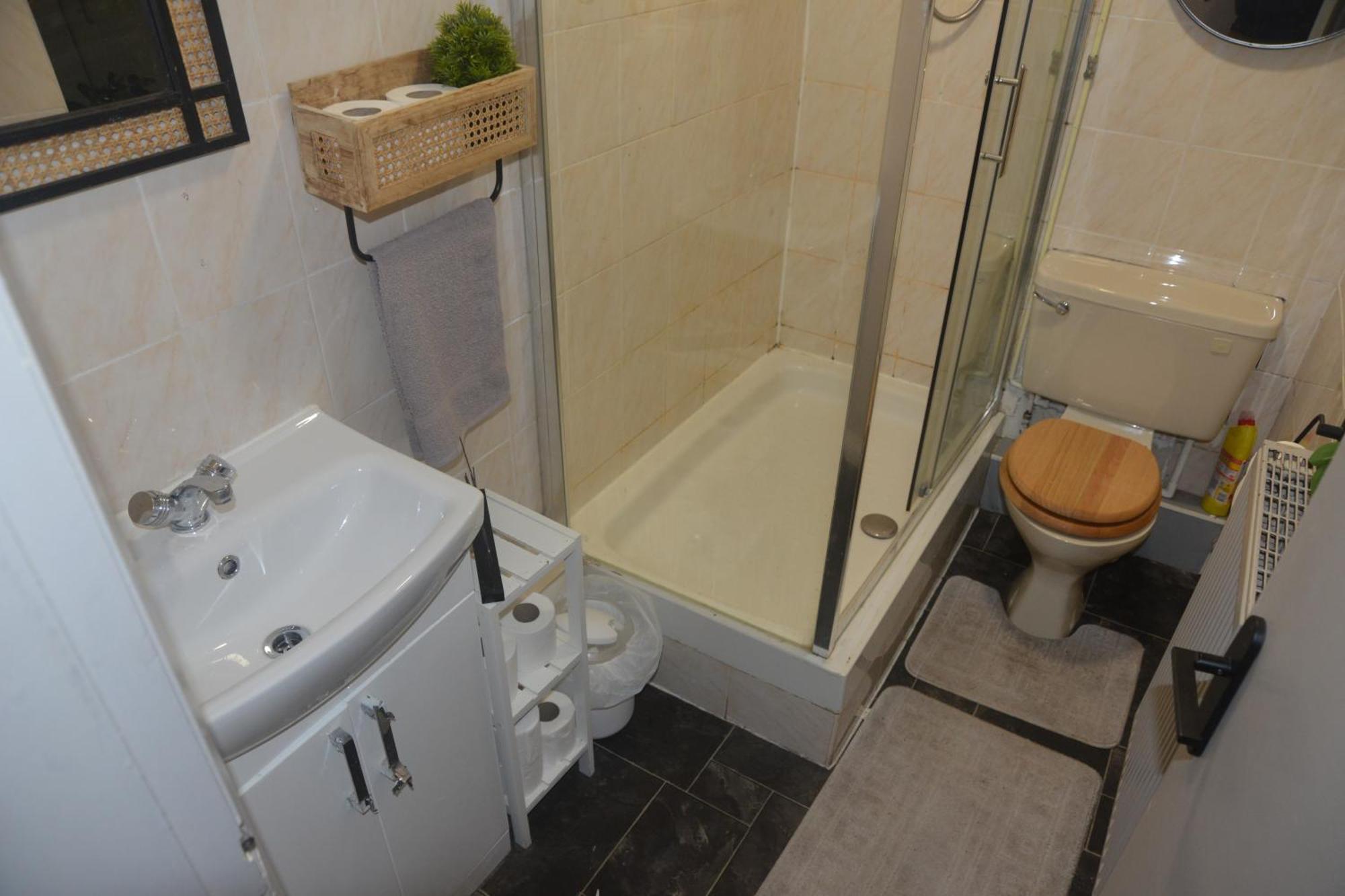 3 Bedroom House In * Birmingham