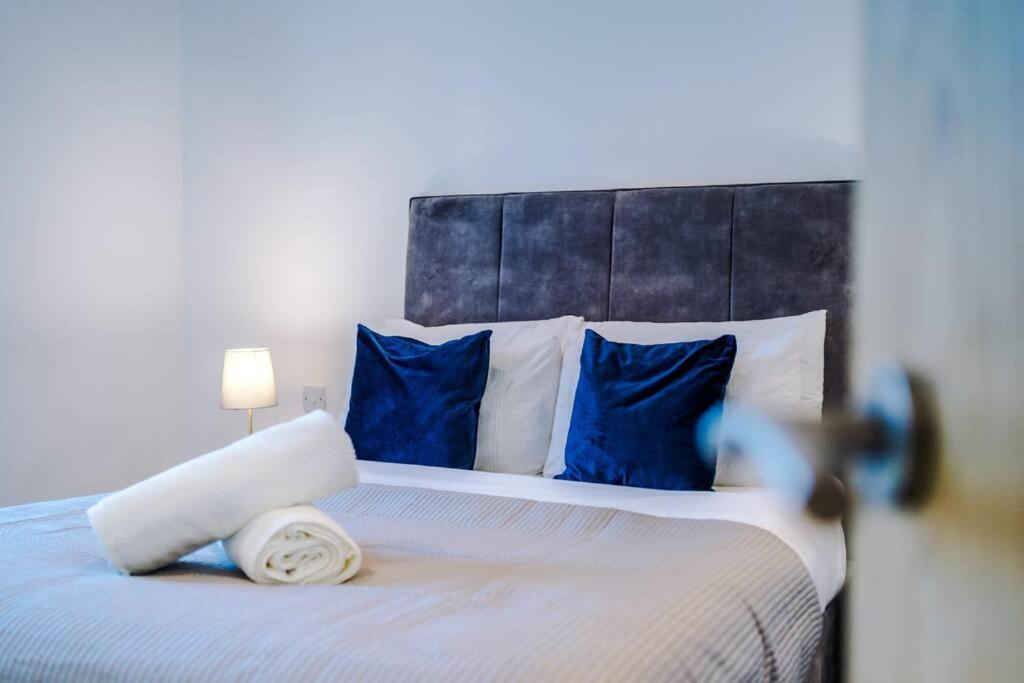 The Olson - Free Parking, Fast Wifi, Center Apartment *
