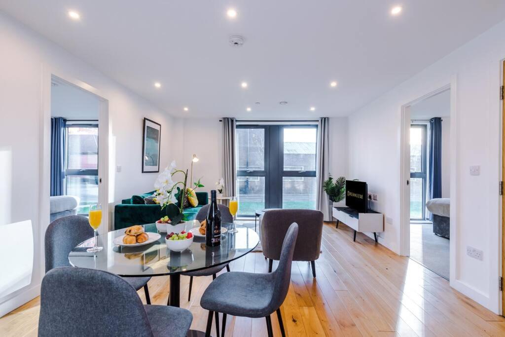 The Olson - Free Parking, Fast Wifi, Center Apartment