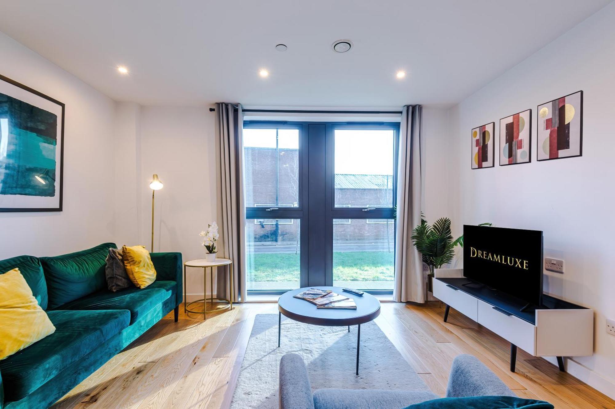 Sterling Suite: Modern Centre By Dreamluxe Birmingham