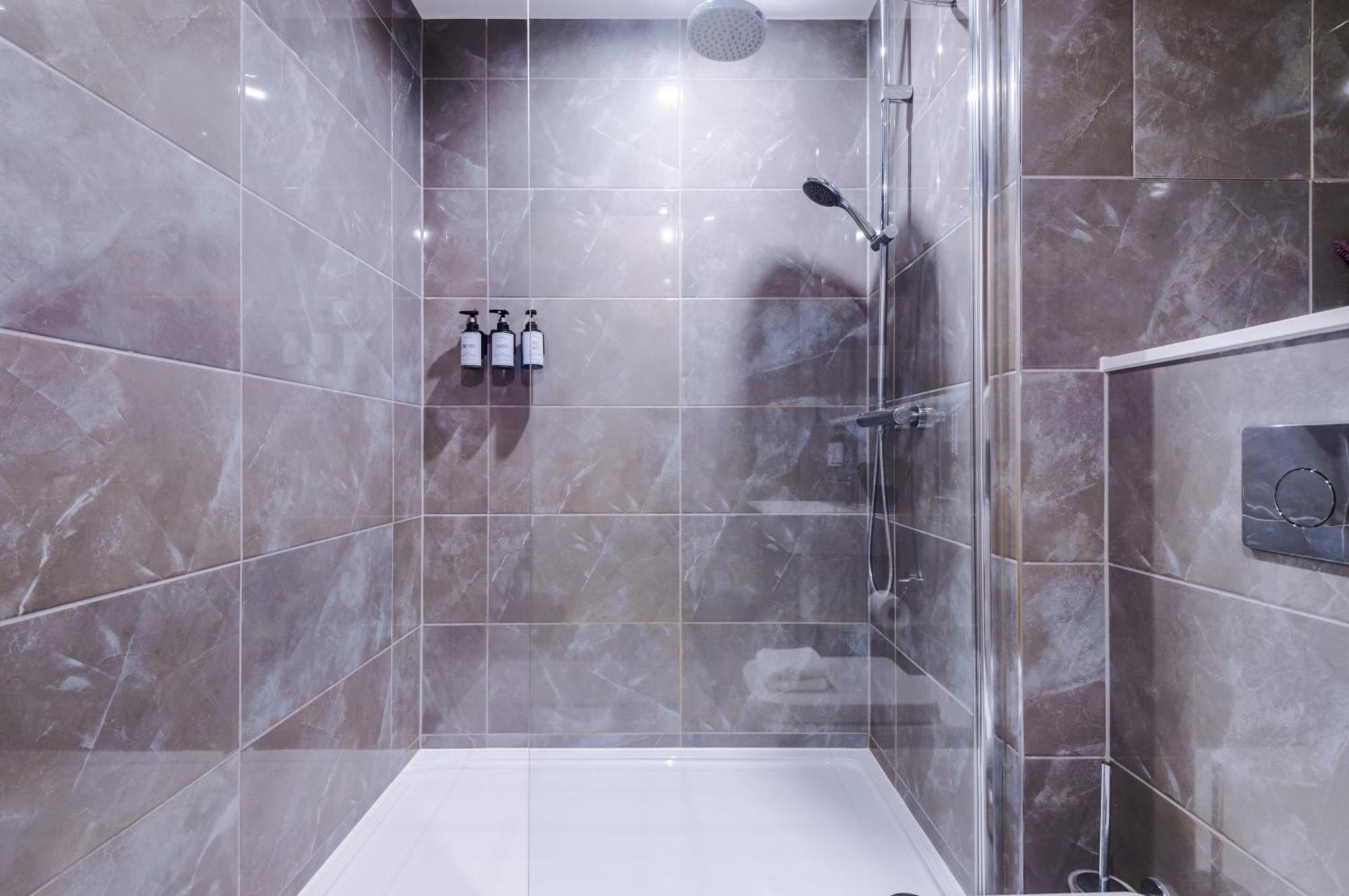 Sterling Suite: Modern Centre By Dreamluxe Apartment *