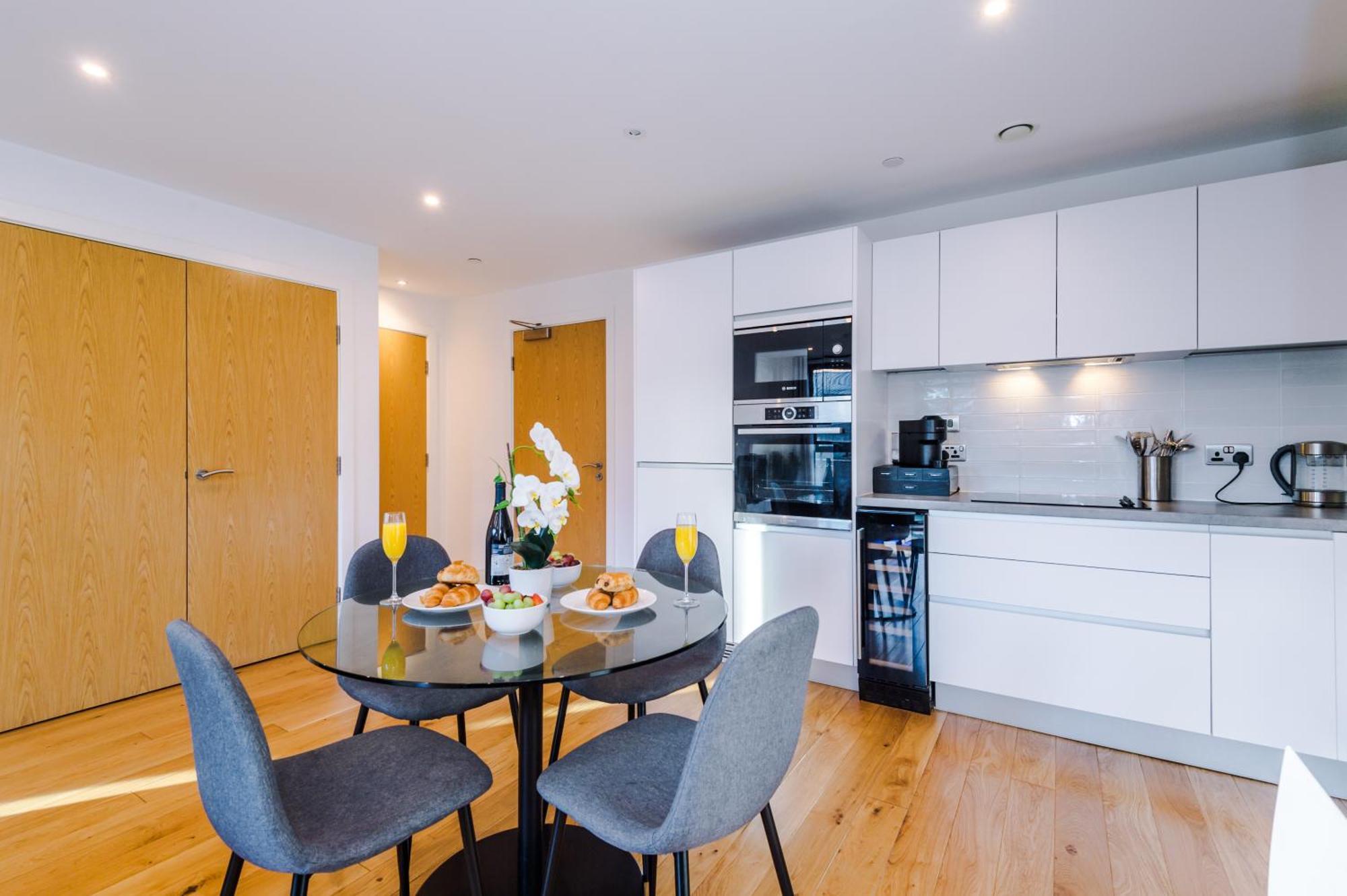 Sterling Suite: Modern Centre By Dreamluxe