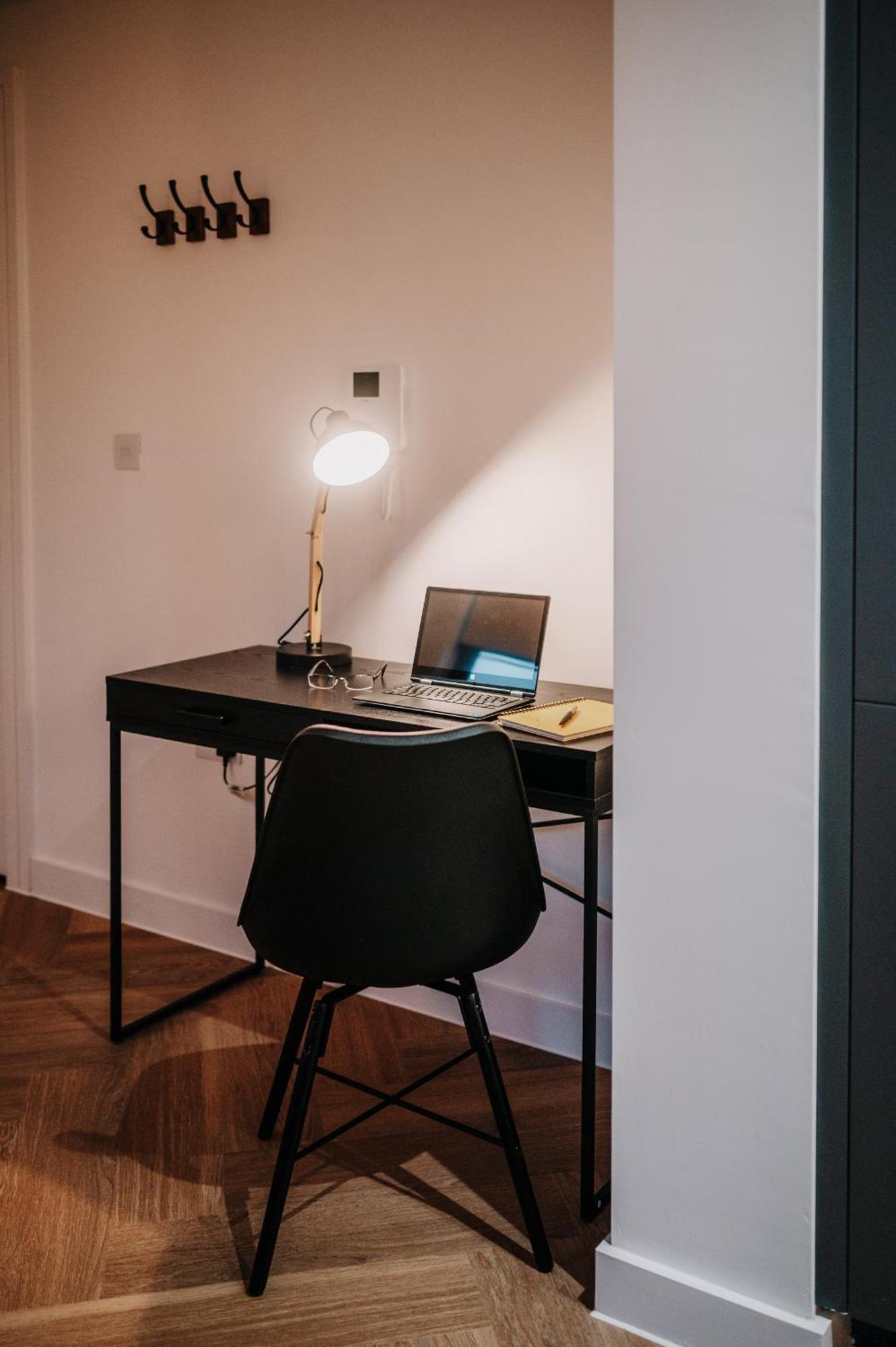 Stunning Industrial Style Gem, Centre, Balcony Canal View, Fast Wifi, Contractors, Families Apartment Birmingham