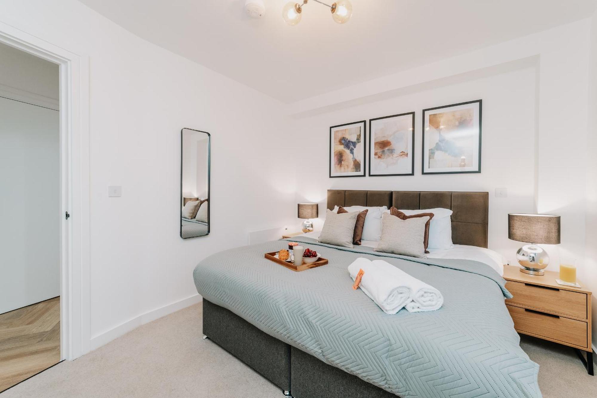 Apartment Stunning Industrial Style Gem, Centre, Balcony Canal View, Fast Wifi, Contractors, Families *