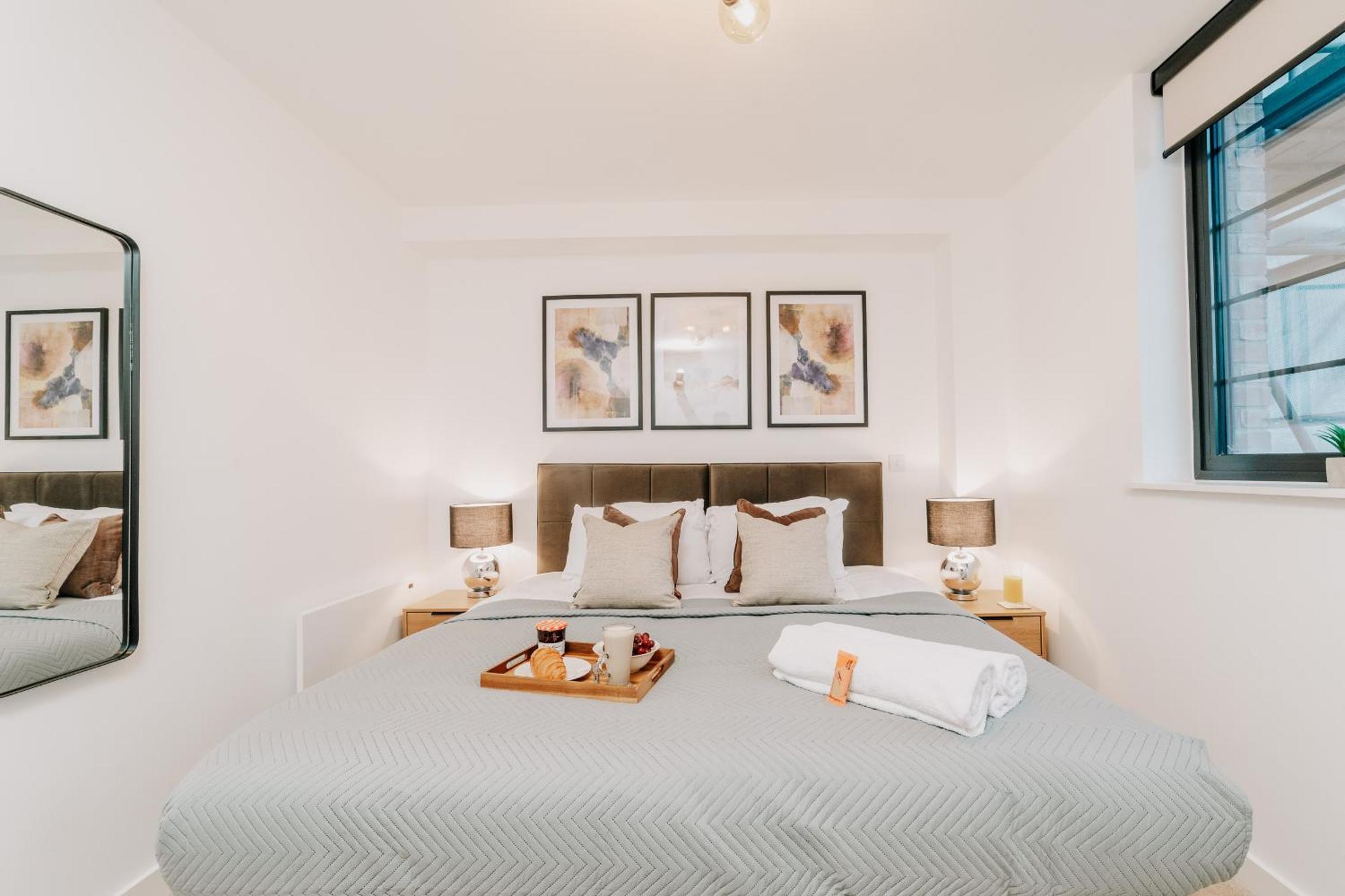 Apartment Stunning Industrial Style Gem, Centre, Balcony Canal View, Fast Wifi, Contractors, Families Birmingham
