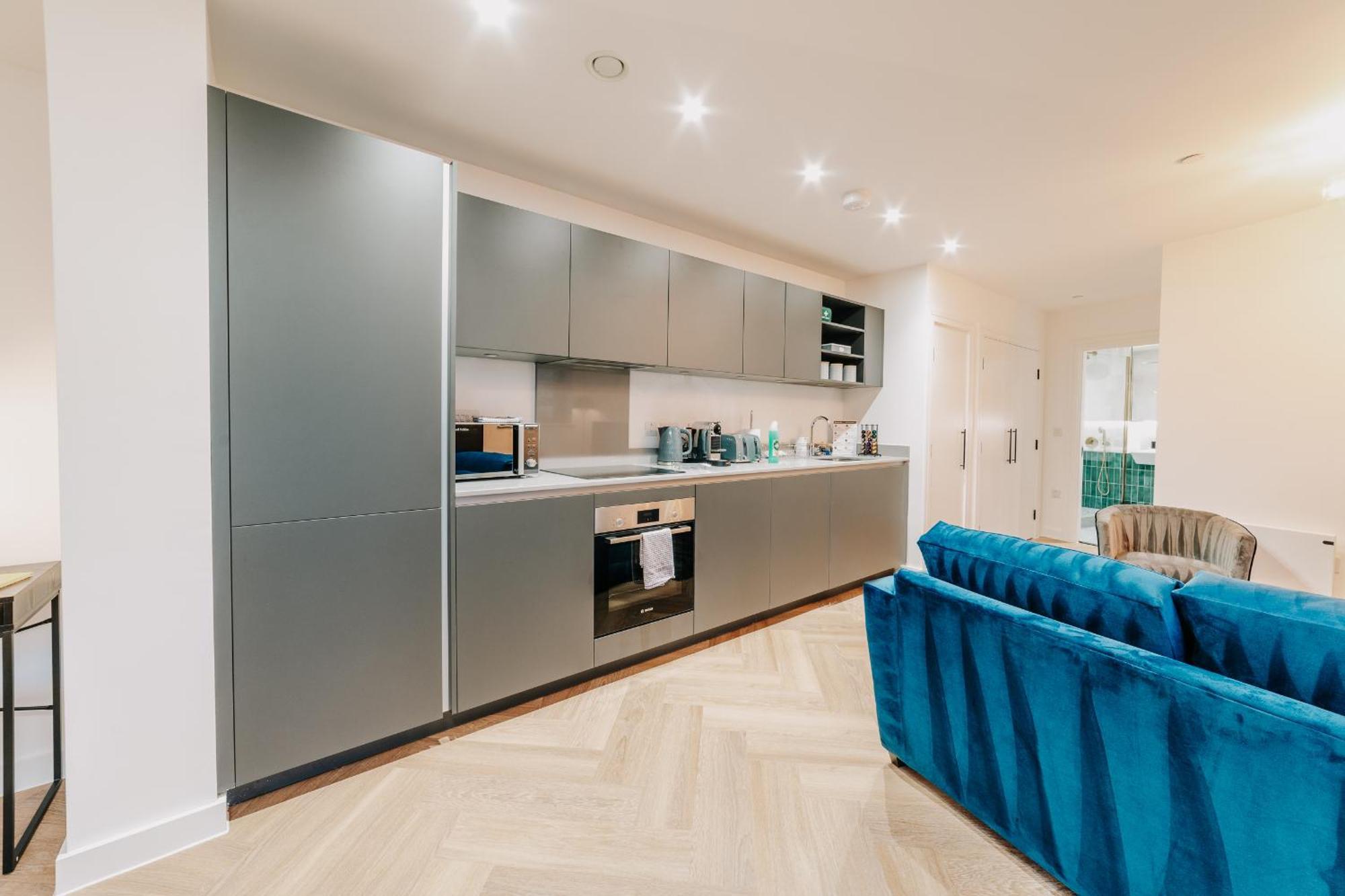 Apartment Stunning Industrial Style Gem, Centre, Balcony Canal View, Fast Wifi, Contractors, Families Birmingham