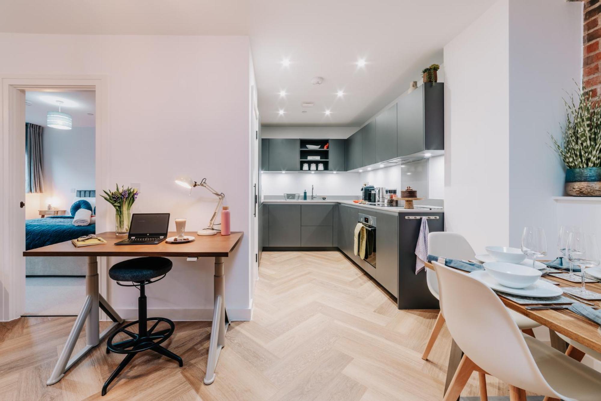 Apartment Stylish Grade Ii Listed Pad, Centre, Fast Wifi, Contractors, Families Birmingham