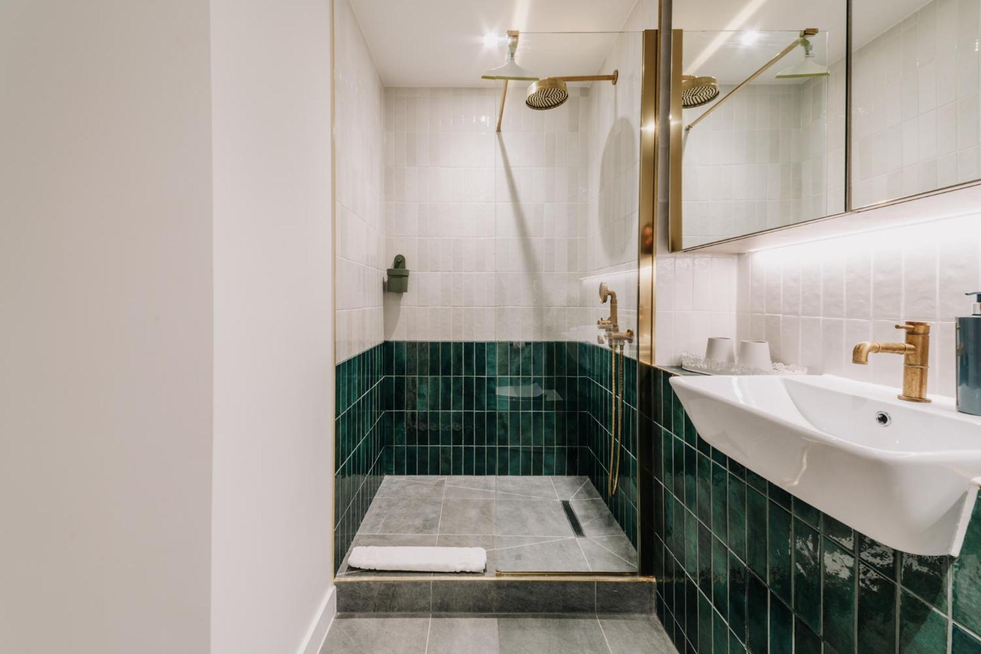 Stylish Grade Ii Listed Pad, Centre, Fast Wifi, Contractors, Families Apartment *