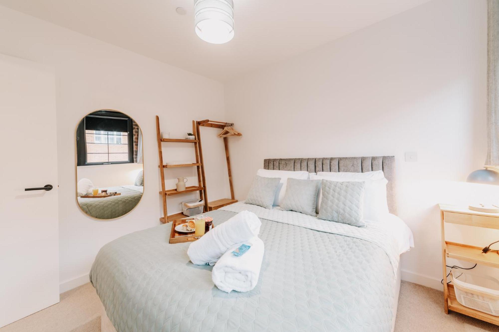 Stylish Grade Ii Listed Pad, Centre, Fast Wifi, Contractors, Families