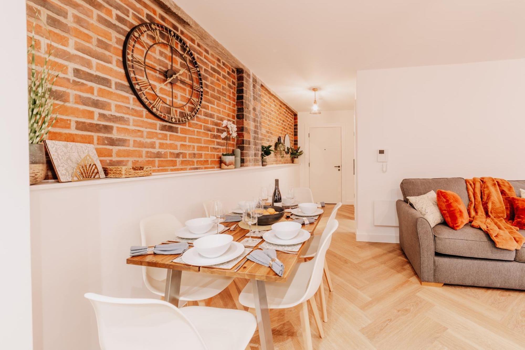 Apartment Stylish Grade Ii Listed Pad, Centre, Fast Wifi, Contractors, Families Birmingham