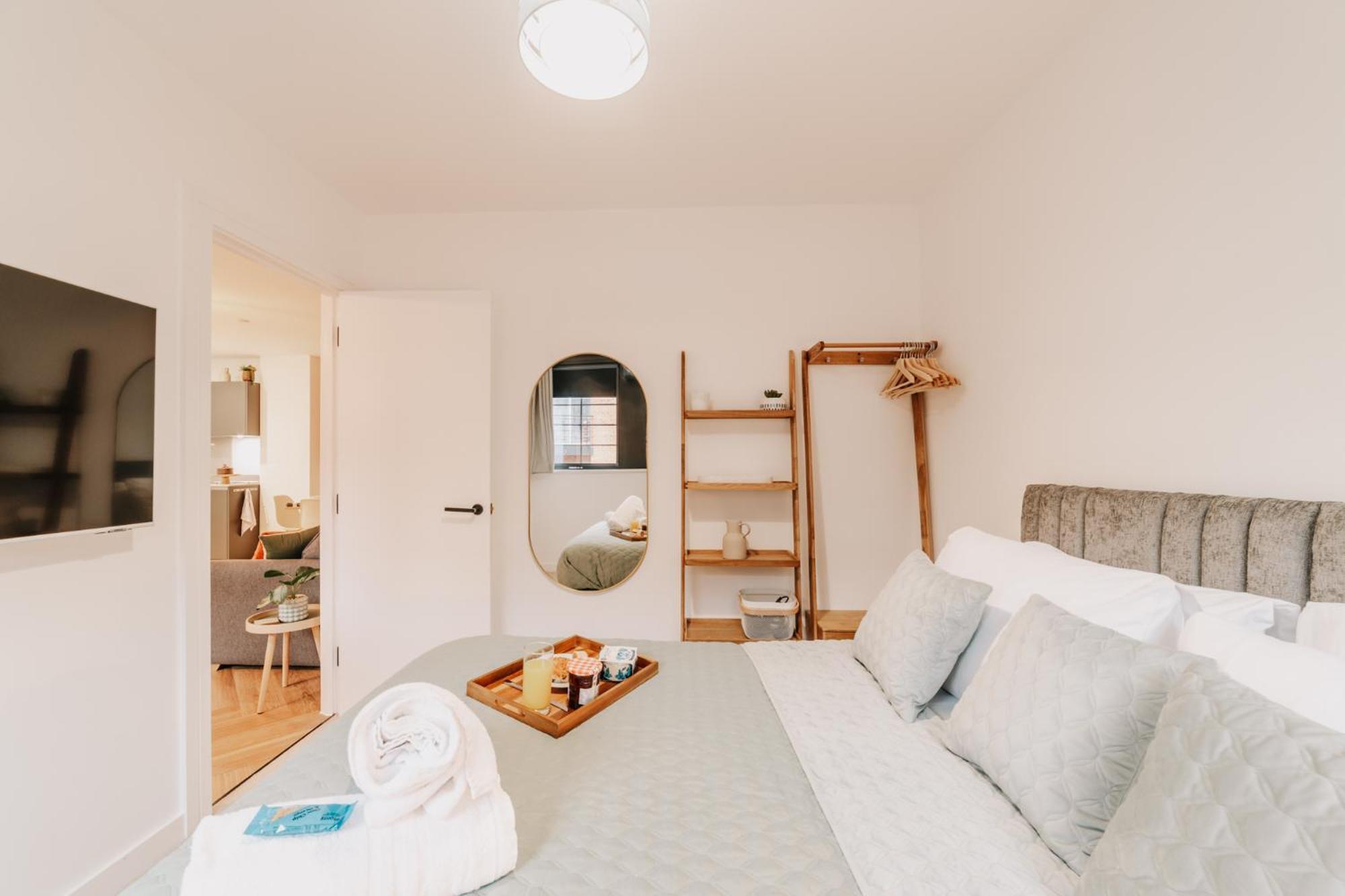 Stylish Grade Ii Listed Pad, Centre, Fast Wifi, Contractors, Families Apartment *