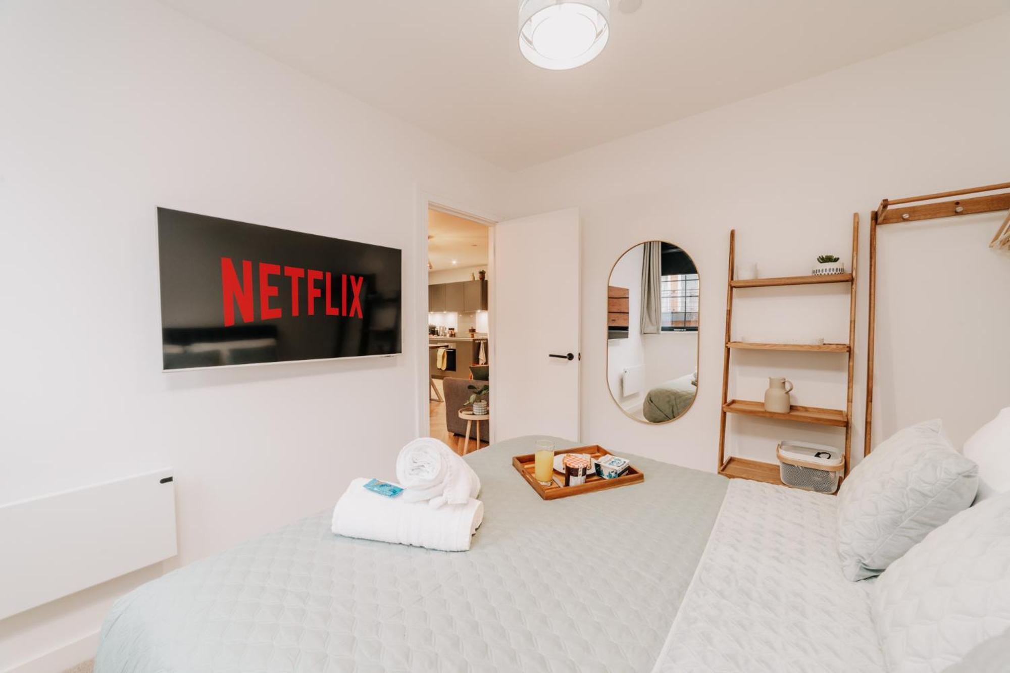 Apartment Stylish Grade Ii Listed Pad, Centre, Fast Wifi, Contractors, Families Birmingham