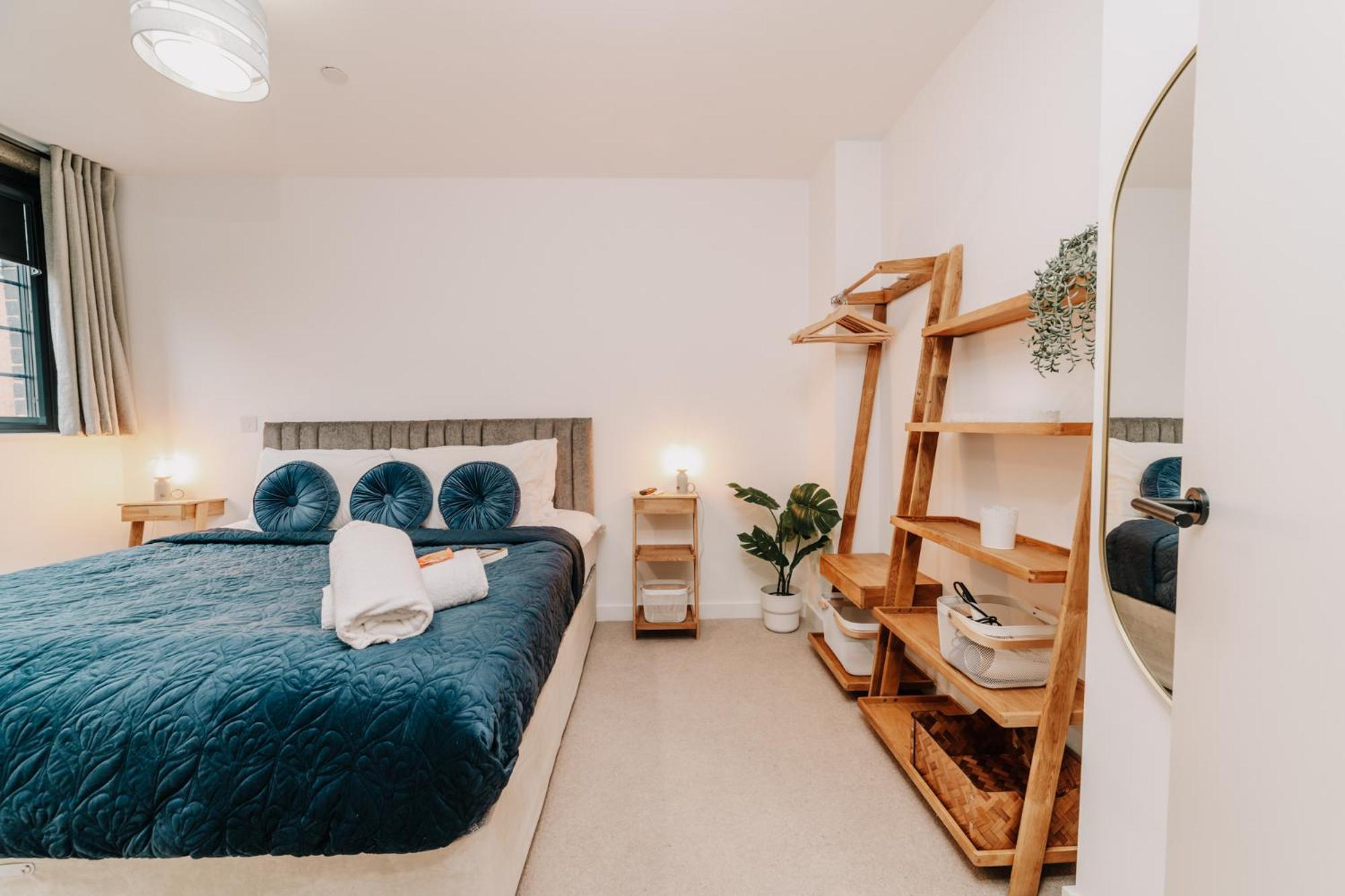 Stylish Grade Ii Listed Pad, Centre, Fast Wifi, Contractors, Families Apartment
