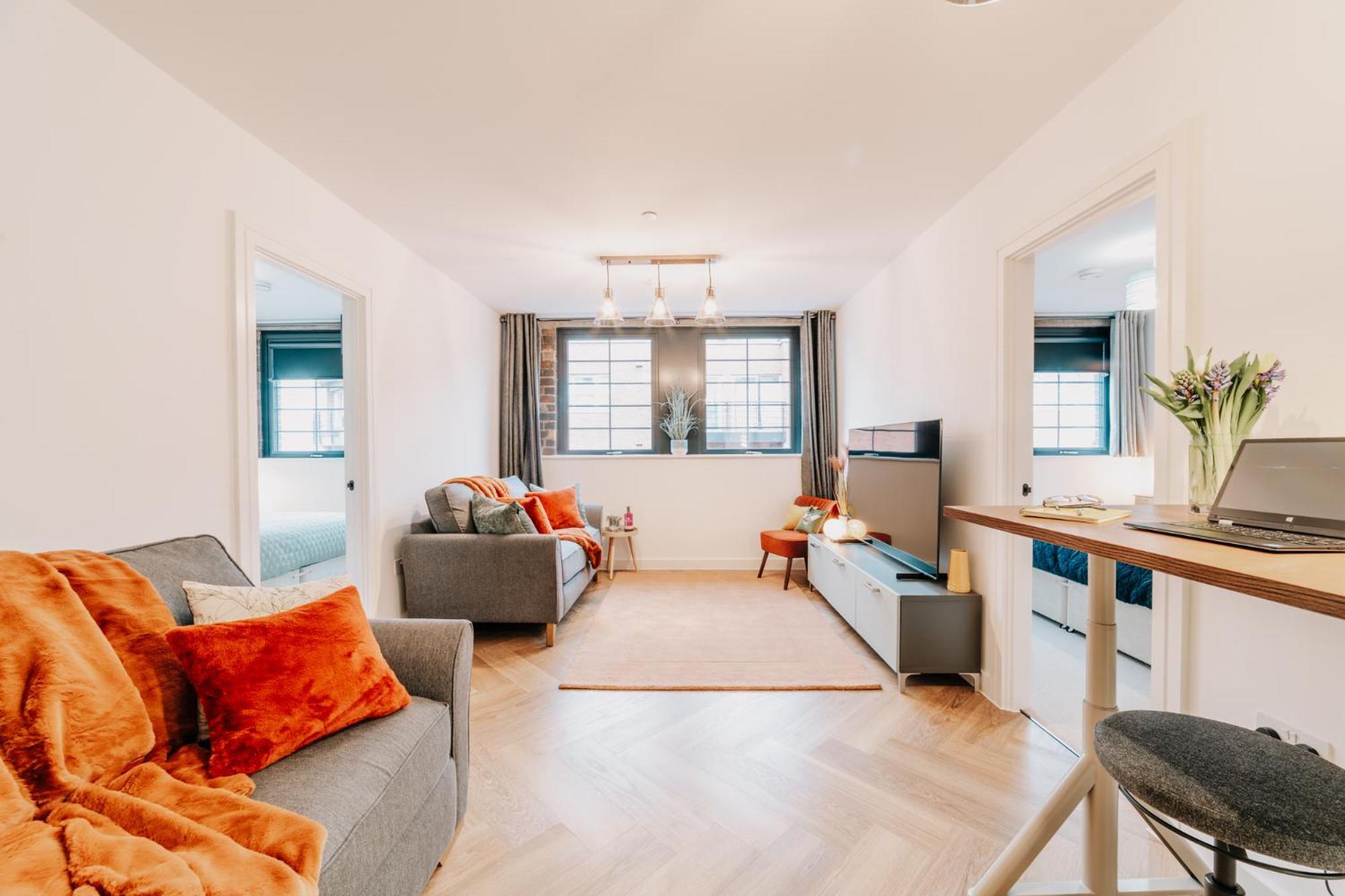 Apartment Stylish Grade Ii Listed Pad, Centre, Fast Wifi, Contractors, Families Birmingham