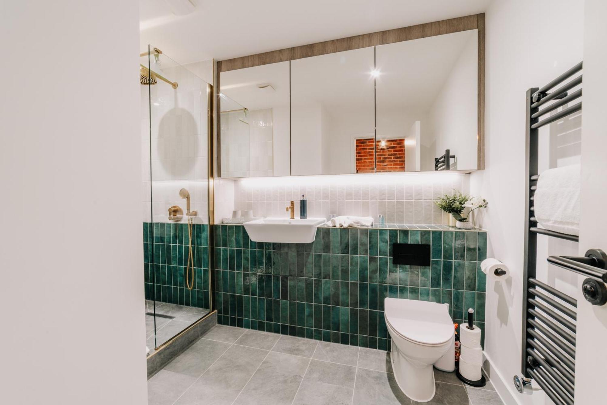 Stylish Grade Ii Listed Pad, Centre, Fast Wifi, Contractors, Families Apartment *