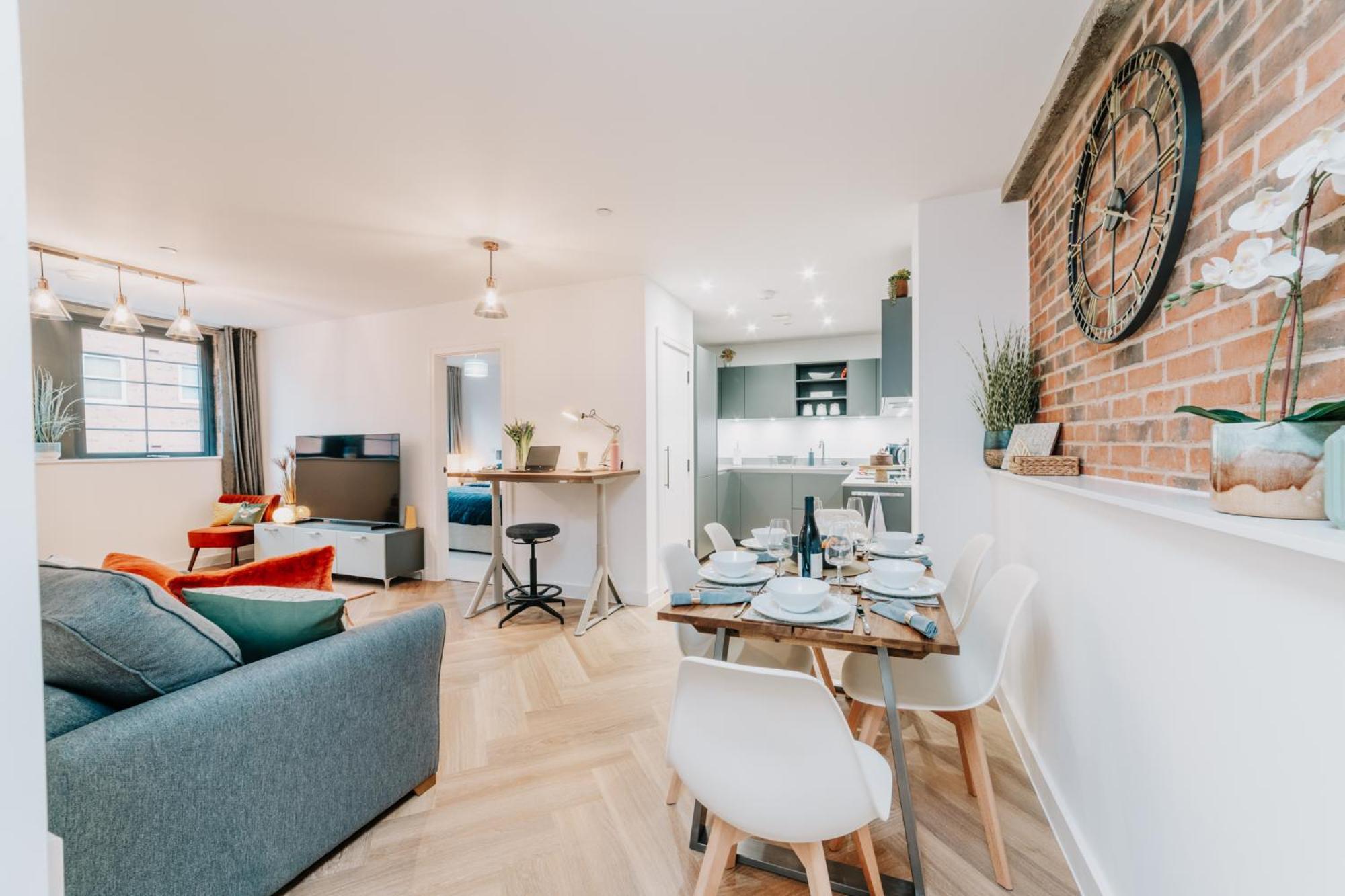 Apartment Stylish Grade Ii Listed Pad, Centre, Fast Wifi, Contractors, Families Birmingham