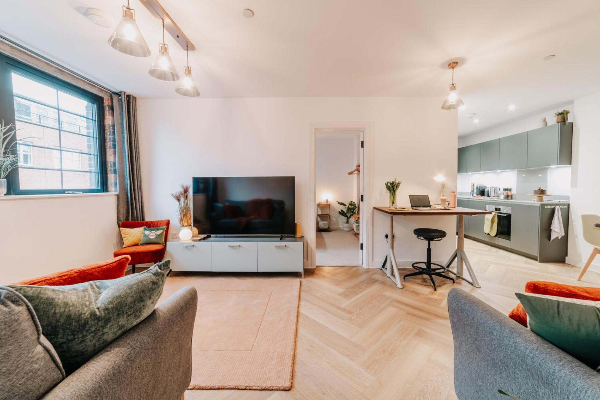 Apartment Stylish Grade Ii Listed Pad, Centre, Fast Wifi, Contractors, Families