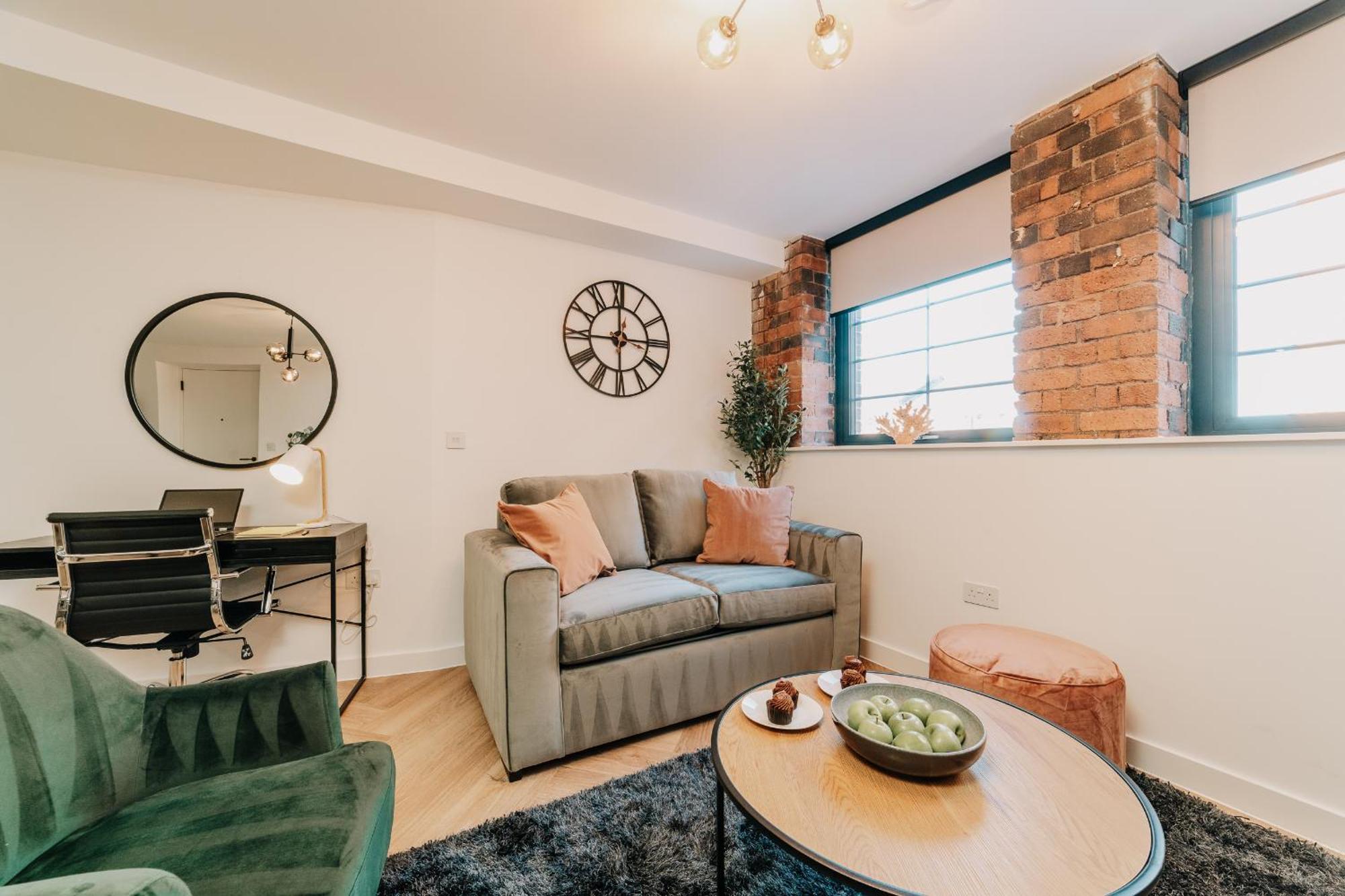 Apartment Grade Ii Stunning Living, Centre, Fast Wifi, Families, Contractors
