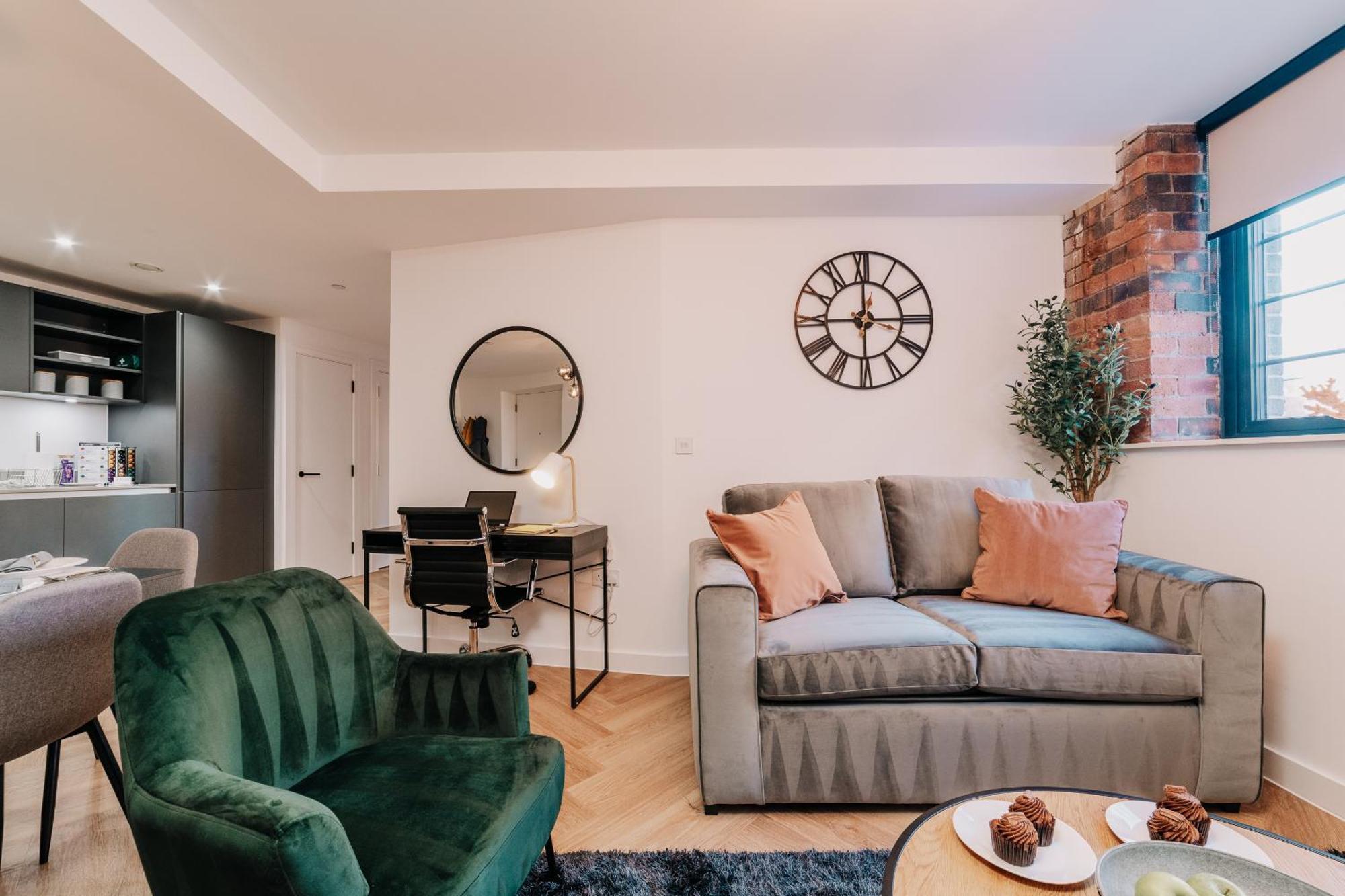 Apartment Grade Ii Stunning Living, Centre, Fast Wifi, Families, Contractors