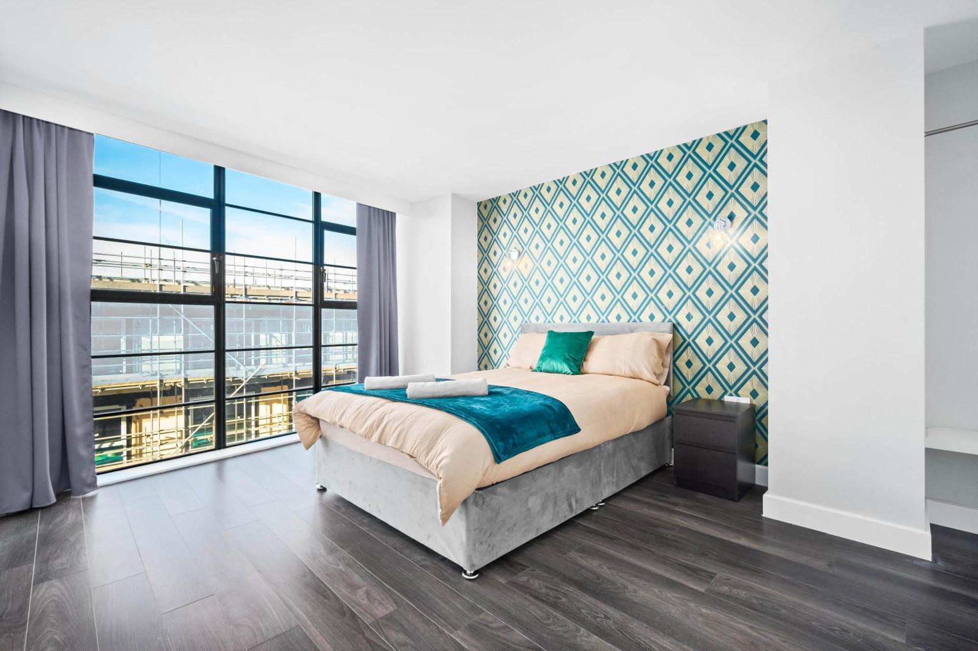 Luxury 2 Bedroom *