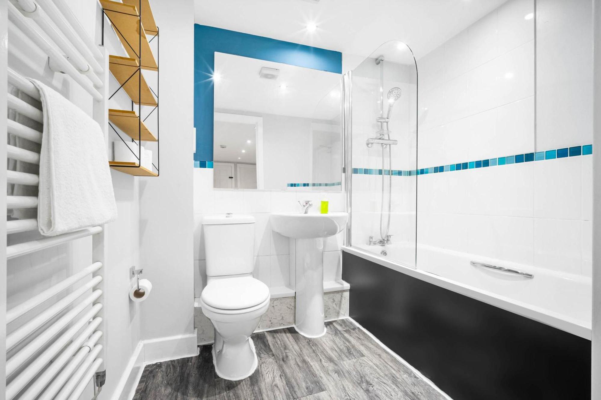 Luxury 2 Bedroom *