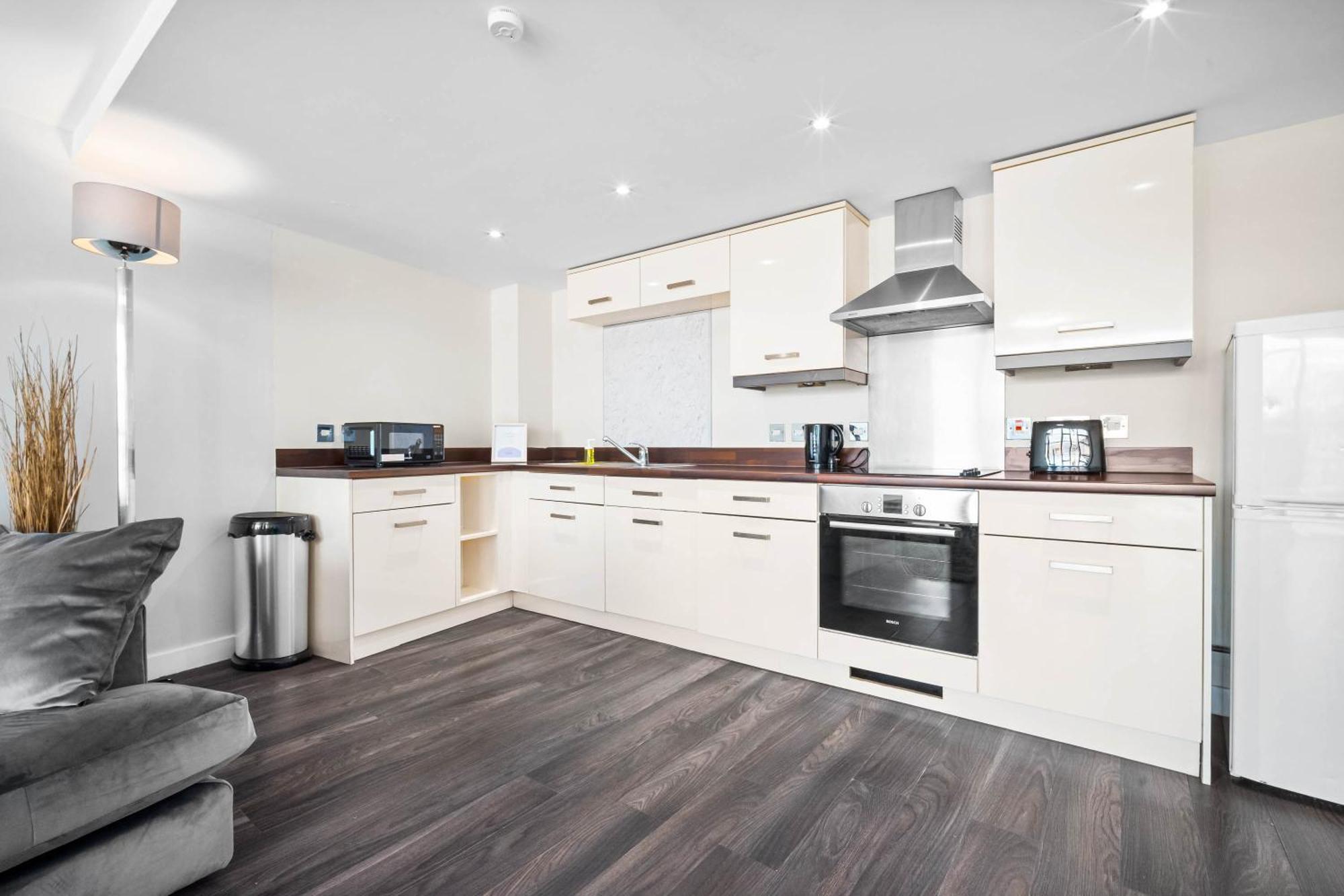 Luxury 2 Bedroom Apartment *