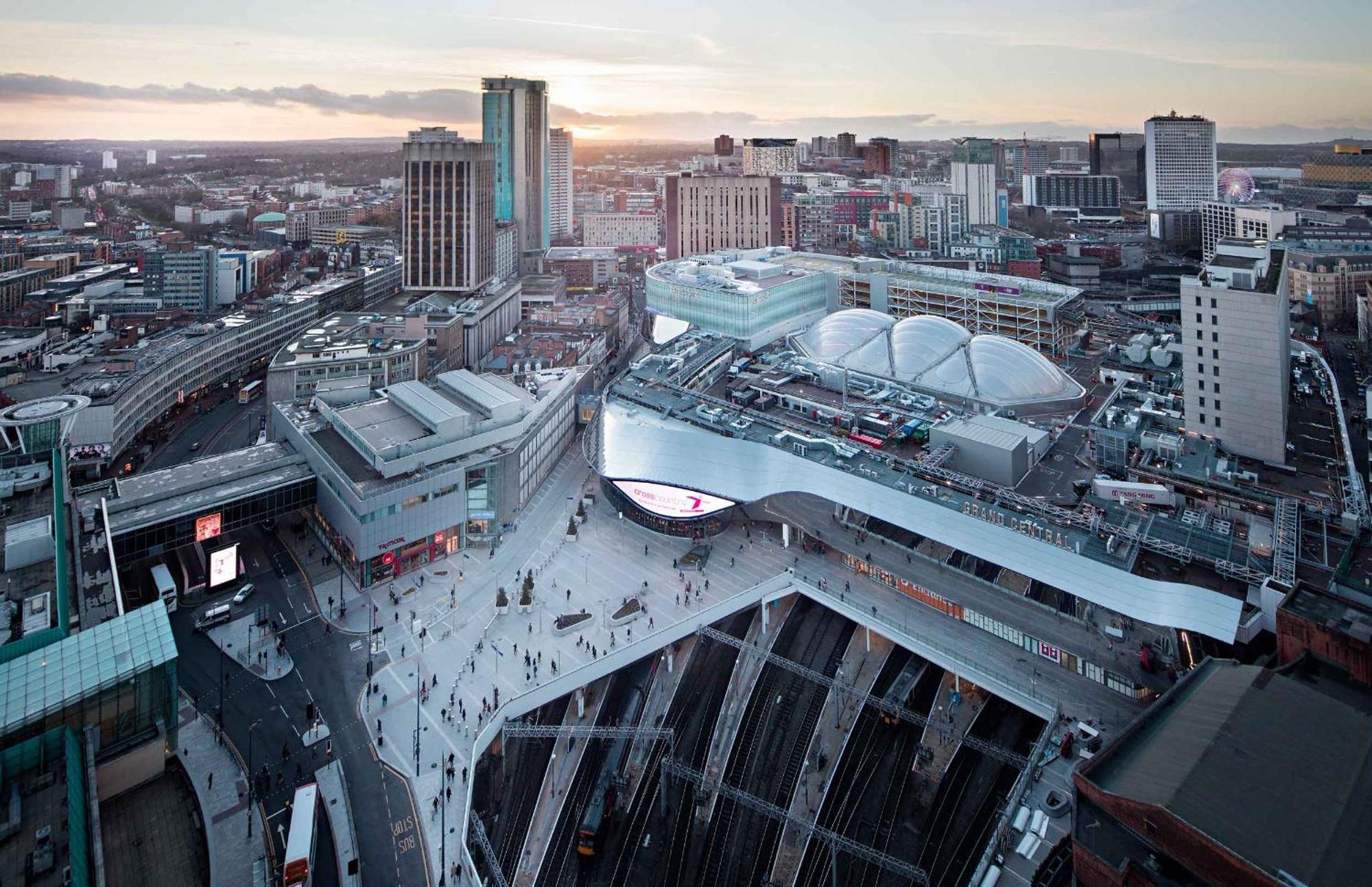 Apartment New Street - Bullring Suite, Free Netflix - Free Secured Parking- Sleeps 5 *