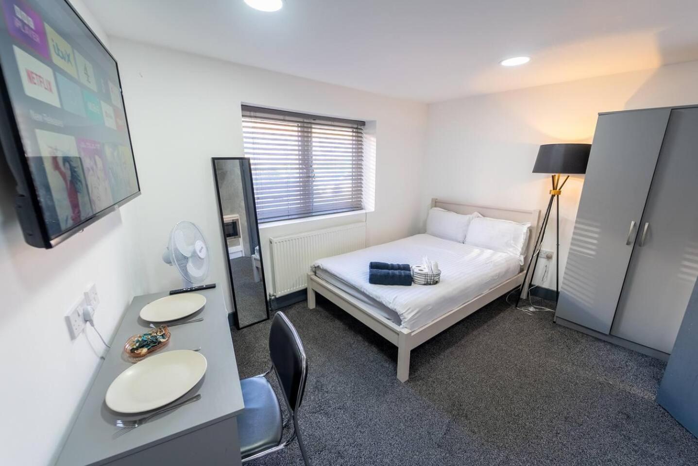 Captivating 1-bed In Holiday home *