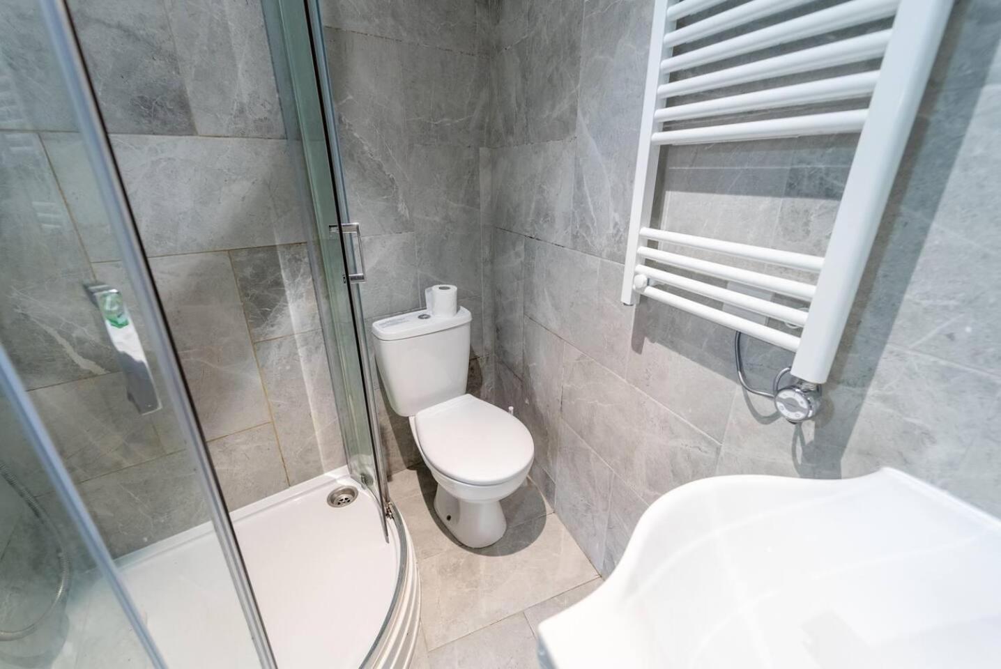 Captivating 1-bed In Holiday home Birmingham