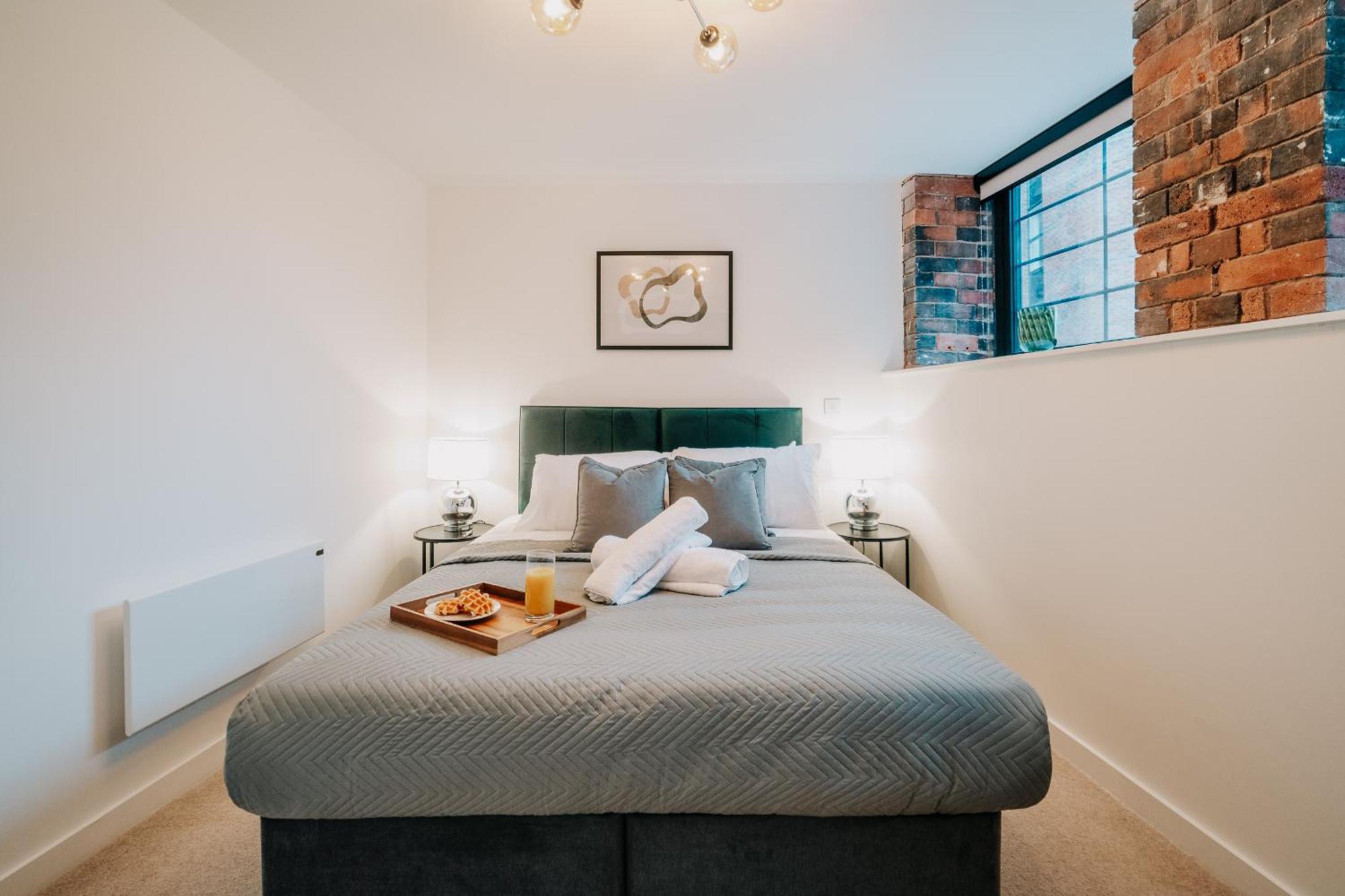 Apartment Grade Ii Listed Unique Gem, Centre, Fast Wifi, Contractors, Family *