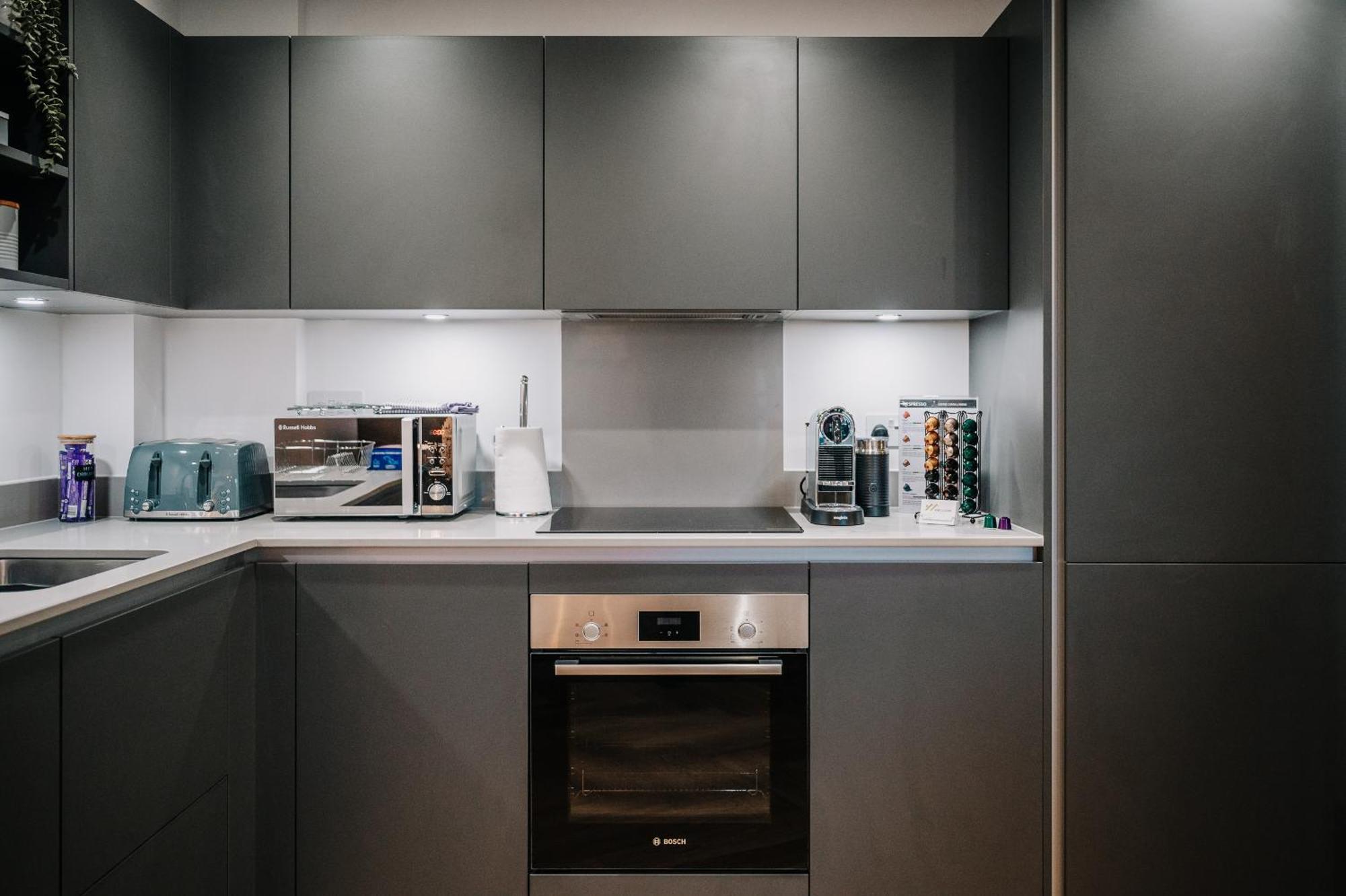 Grade Ii Listed Unique Gem, Centre, Fast Wifi, Contractors, Family Apartment