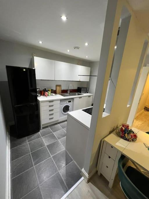 *lux Cosy 2 Bedroom With Parking, Balcony* * Birmingham