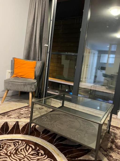 *lux Cosy 2 Bedroom With Parking, Balcony* Apartment Birmingham