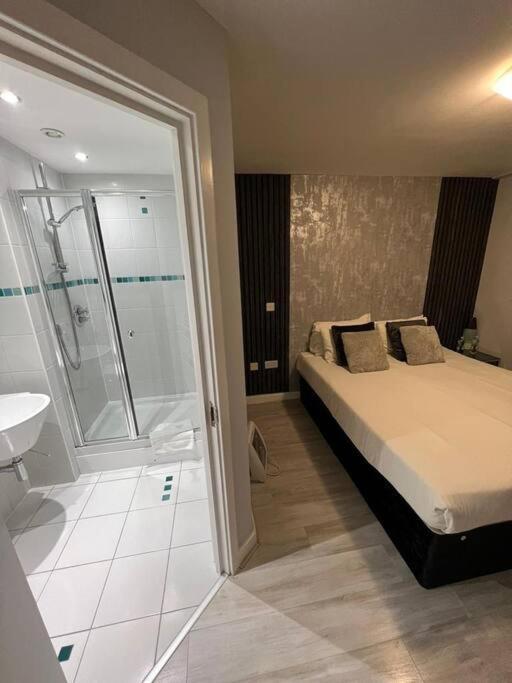 Apartment *lux Cosy 2 Bedroom With Parking, Balcony* *