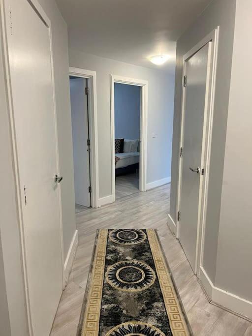 *lux Cosy 2 Bedroom With Parking, Balcony* *