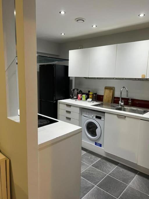 *lux Cosy 2 Bedroom With Parking, Balcony* Birmingham