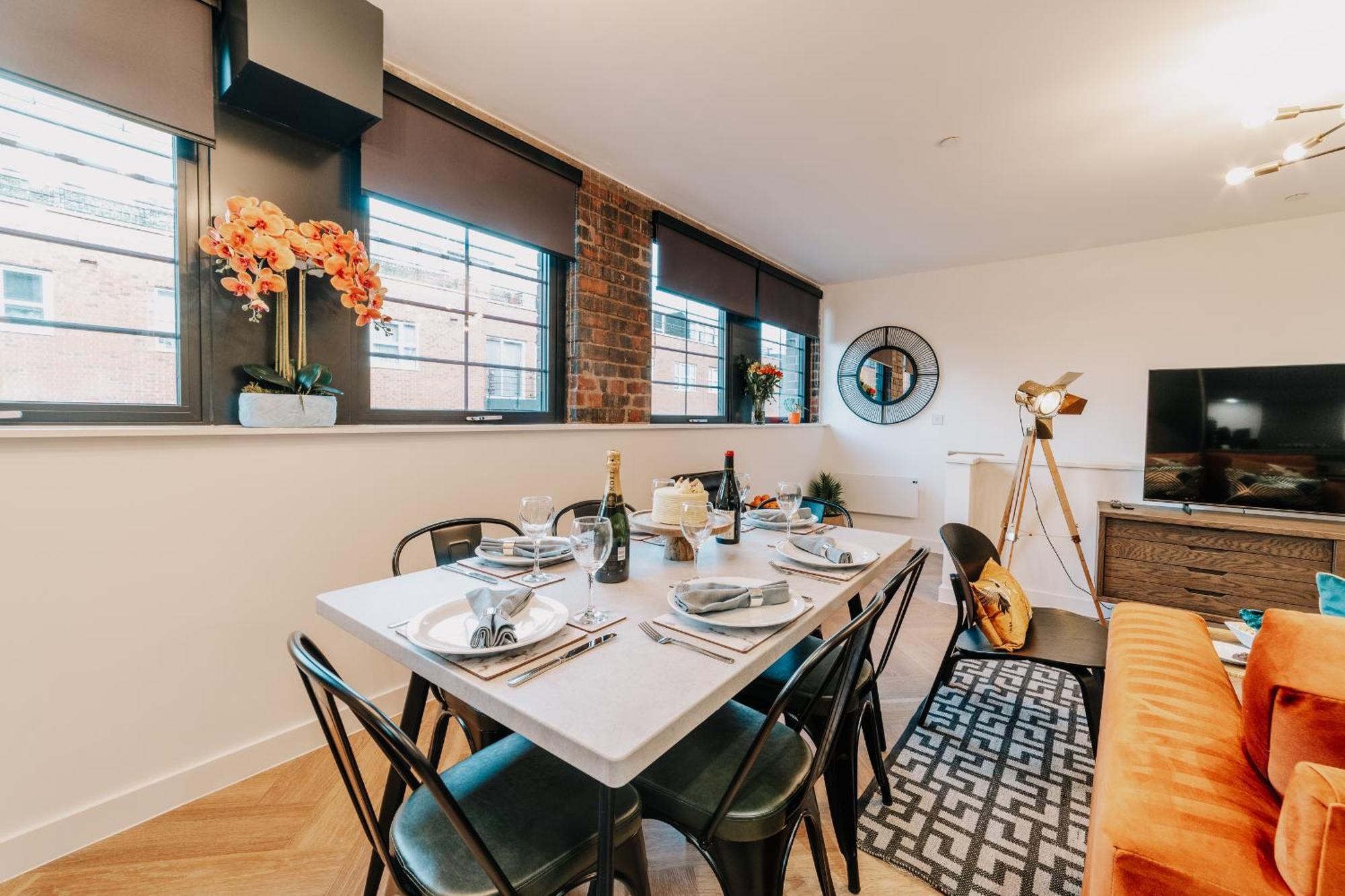 Boutique Grade Ii Listed Gem, Centre, Fast Wifi, Family/ Contractors *