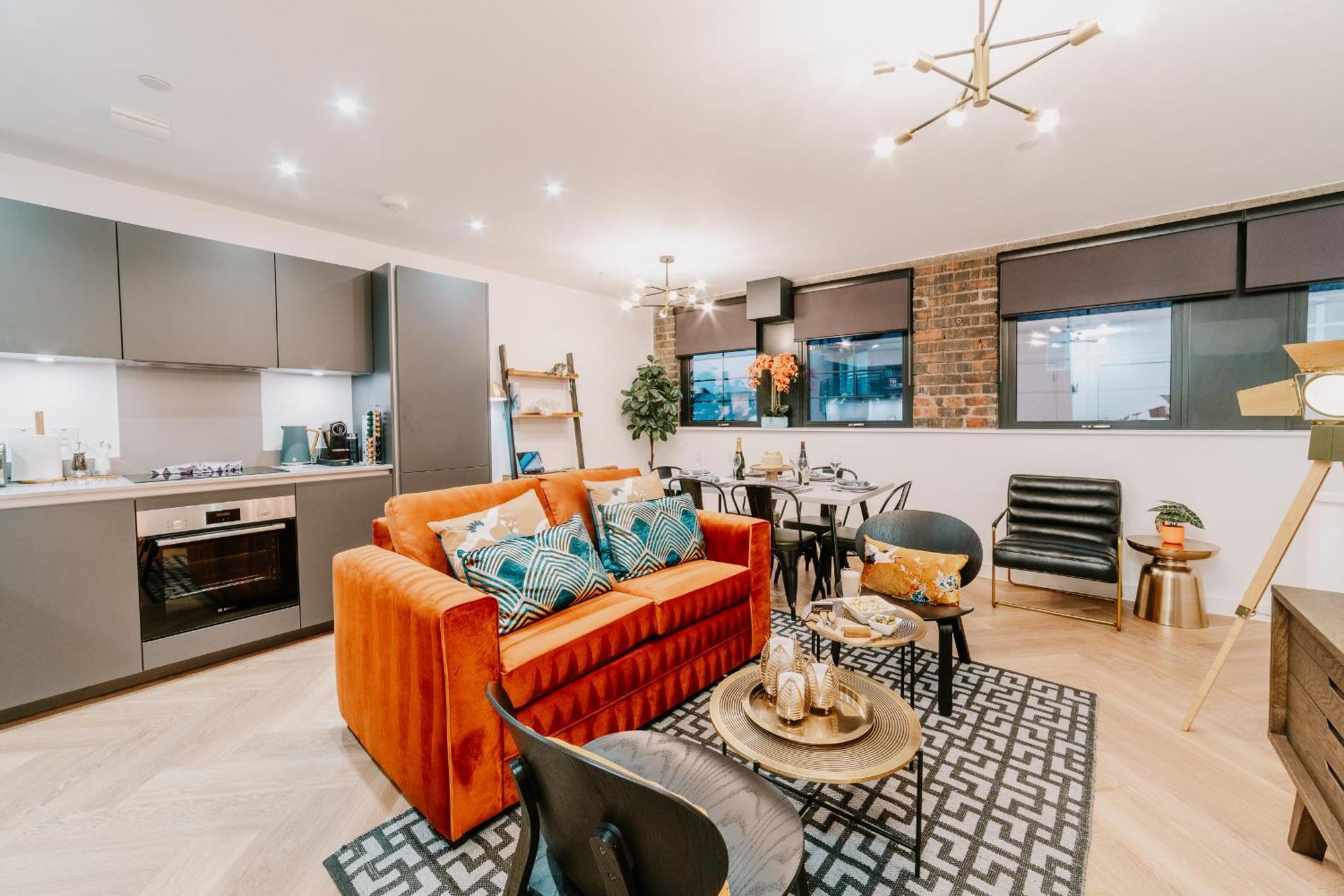 Boutique Grade Ii Listed Gem, Centre, Fast Wifi, Family/ Contractors Apartment