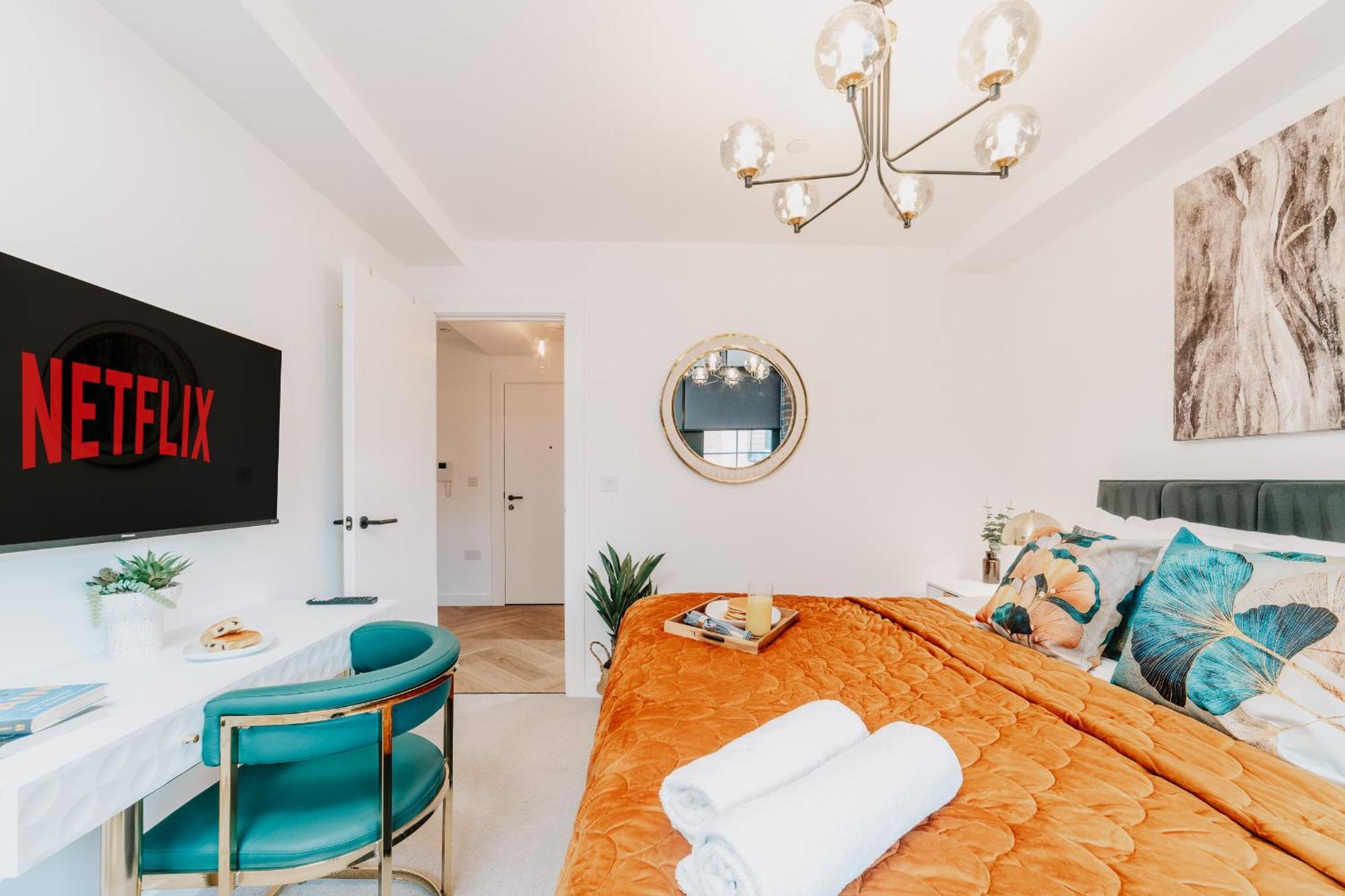 Boutique Grade Ii Listed Gem, Centre, Fast Wifi, Family/ Contractors Apartment *