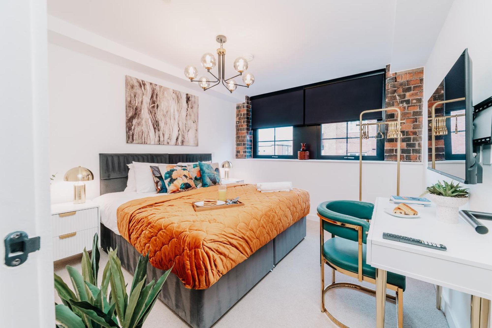 Boutique Grade Ii Listed Gem, Centre, Fast Wifi, Family/ Contractors Apartment