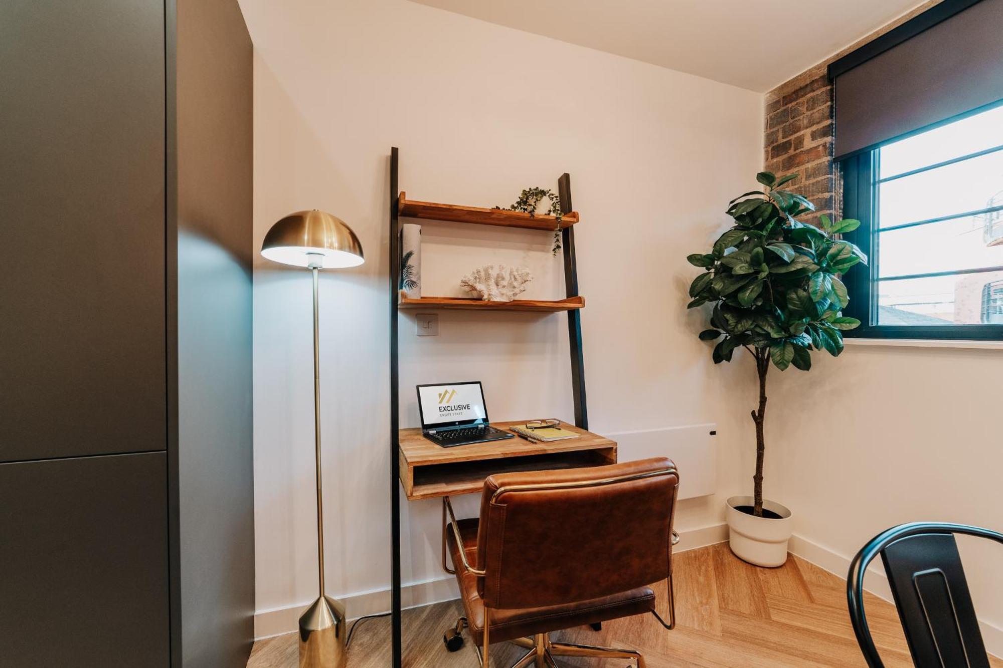 Boutique Grade Ii Listed Gem, Centre, Fast Wifi, Family/ Contractors