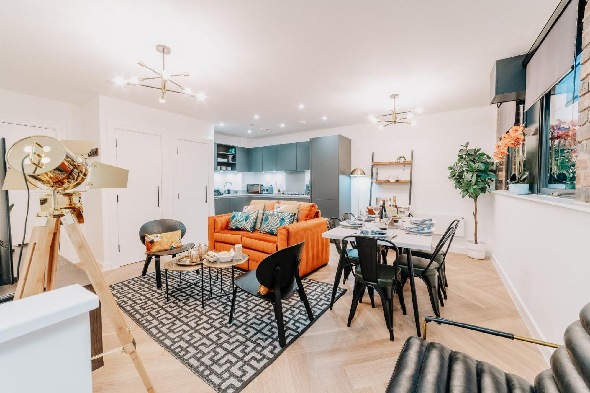 Boutique Grade Ii Listed Gem, Centre, Fast Wifi, Family/ Contractors Apartment *