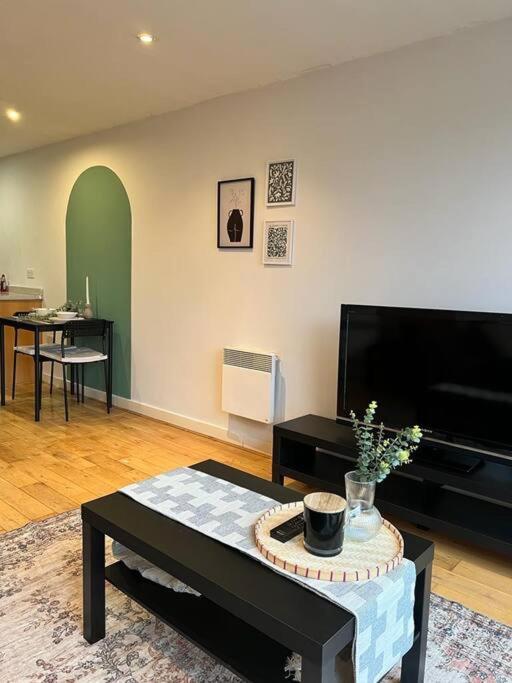 Chic 1 Bed Centrally Located - Jq *
