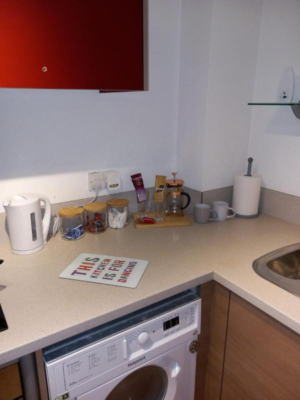 Broad Street - Balcony 1 Bedroom Apartment *