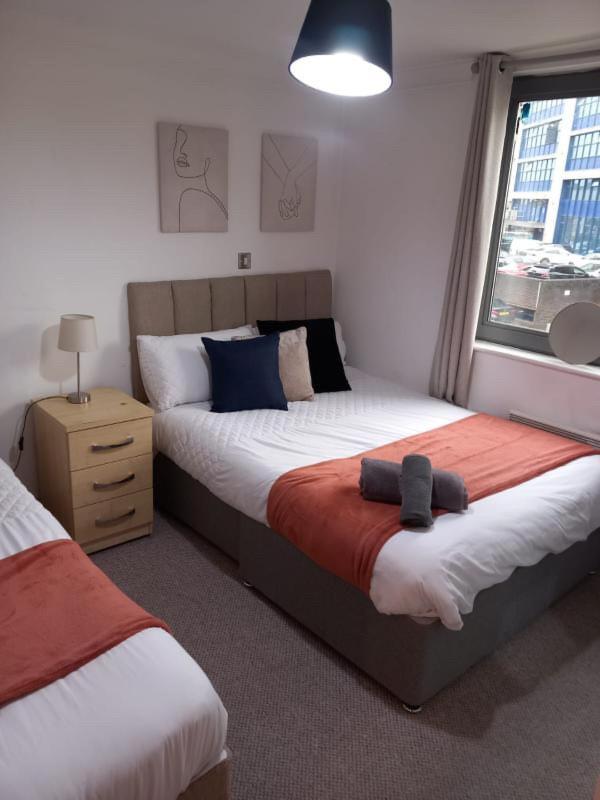 Broad Street - Balcony 1 Bedroom Apartment *