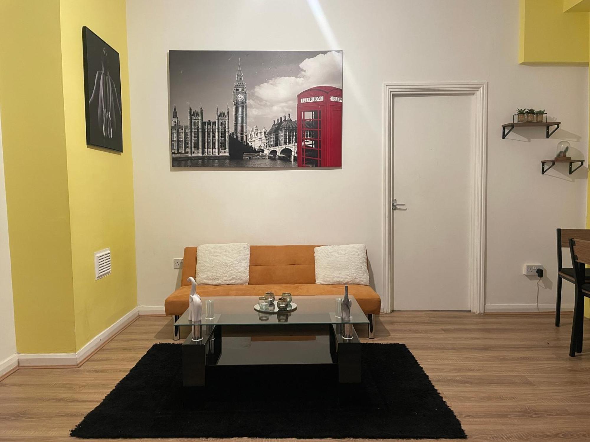Centre One Bedroom - Free Parking, Free & Fast Wifi, 24hr Check-in, Nearby O2 Academy, The Mailbox & Broad Street *